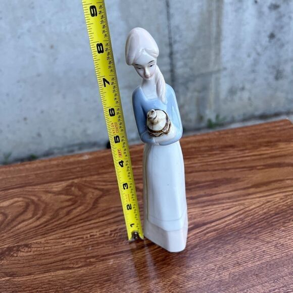 Porcelain Pheasant Lady Holding A Jug Good Condition - Picture 9 of 9